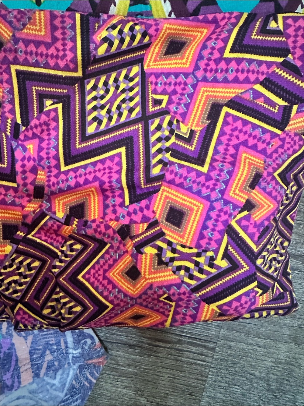 NWT LuLaRoe Classic T-Shirt Bundle - Lot of 10 Size Large Mixed Prints Fabrics - Picture 11 of 11